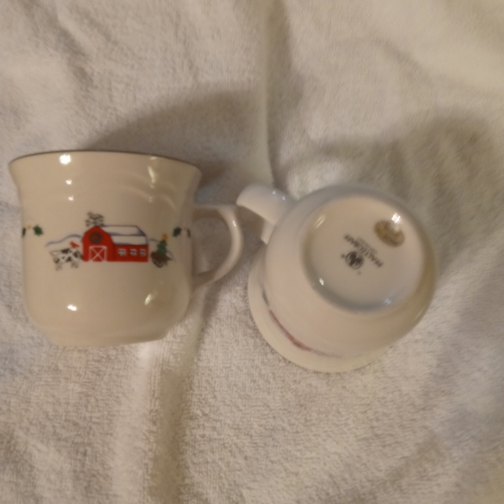 Set of 2 Christmas holiday cups